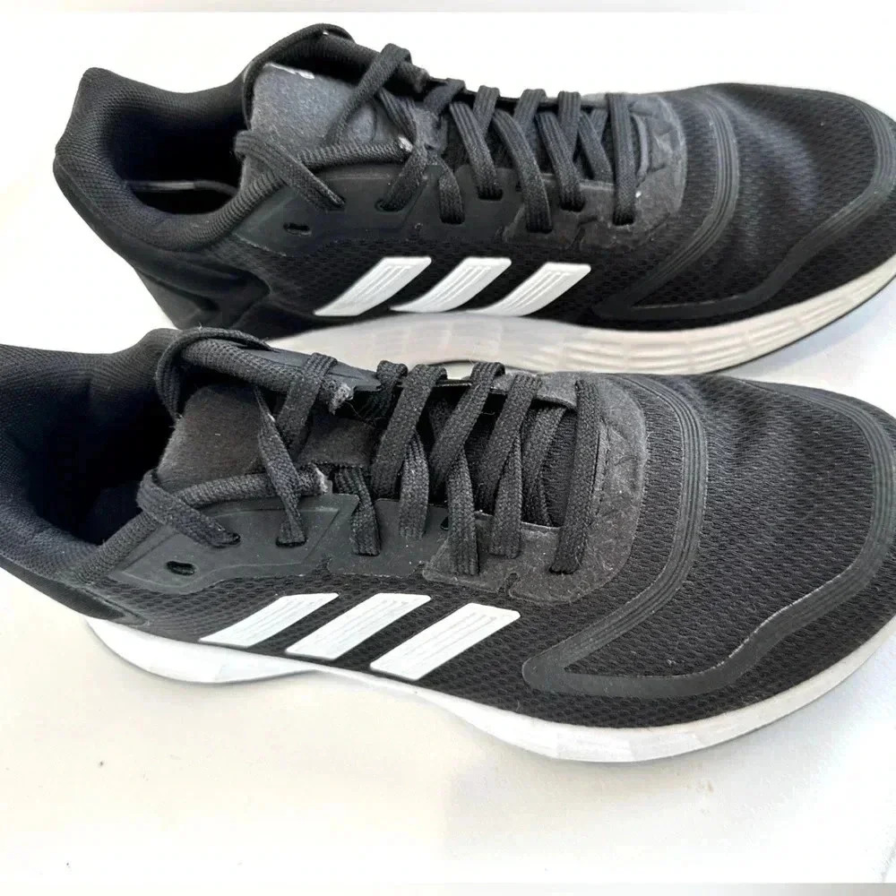🔥 Youth Adidas LIGHTMOTION Sneakers - Size 3.5 Preowned 🔥